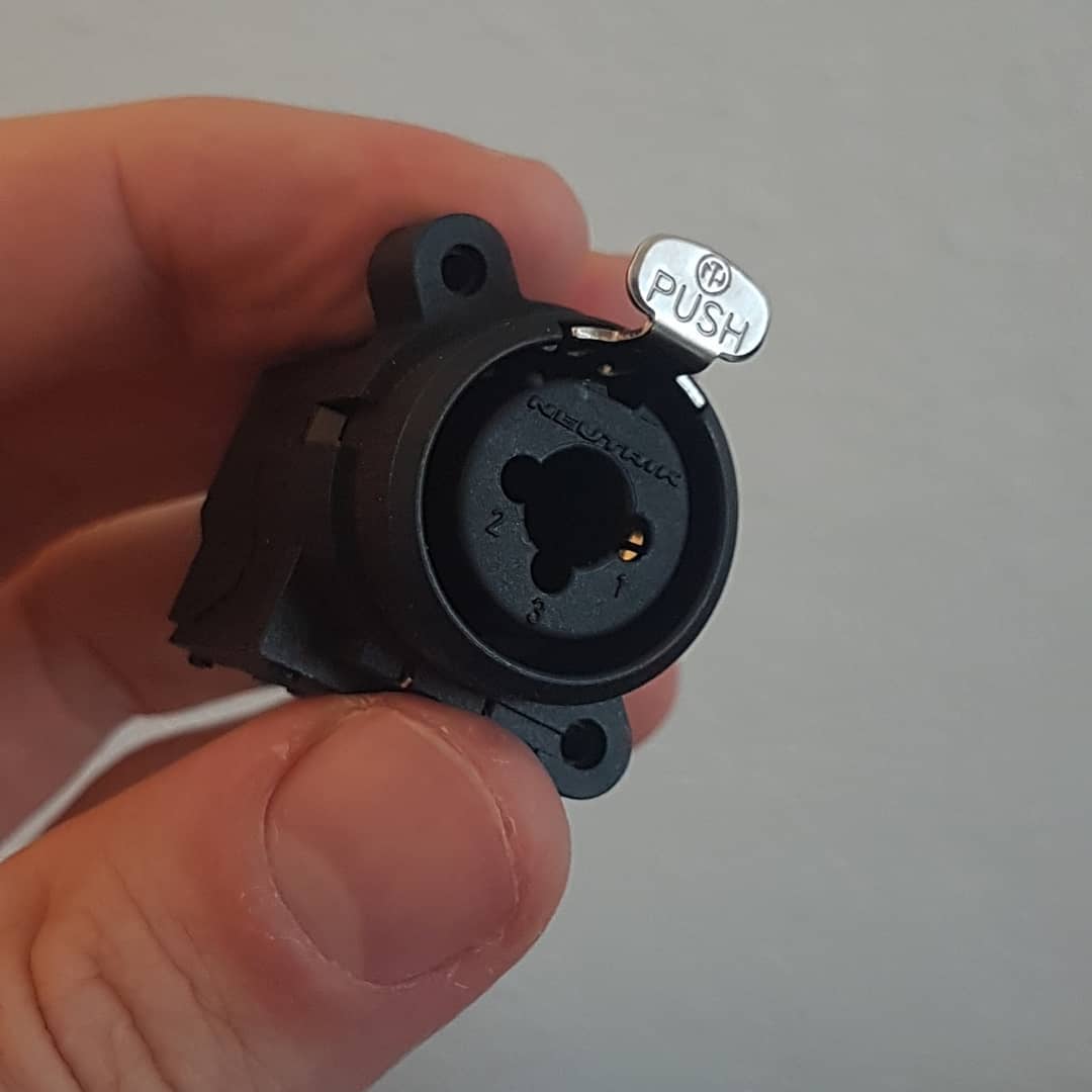graphic story of today: I need to make a piezo preamp (apparently piezos don't need to sound like a trashcan). Found a schematic online; bought the parts needed. Then contemplated at how beautiful some of the parts are 🤖❤
I didnt get time to put it together though. Too much contemplation.
