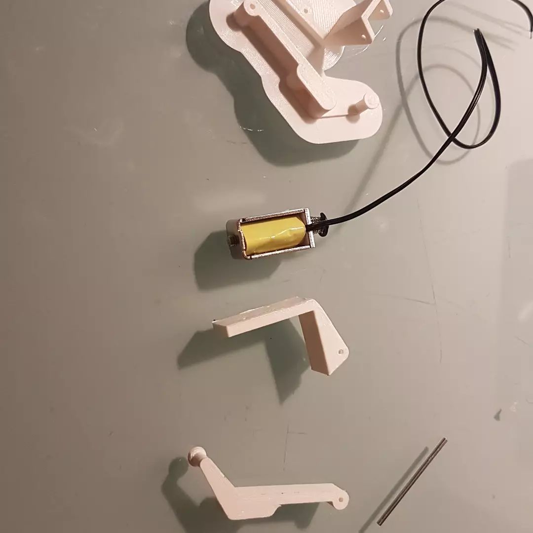 The prototype of the small actuator! i hope I get to test it with an actual string soon 🤩
