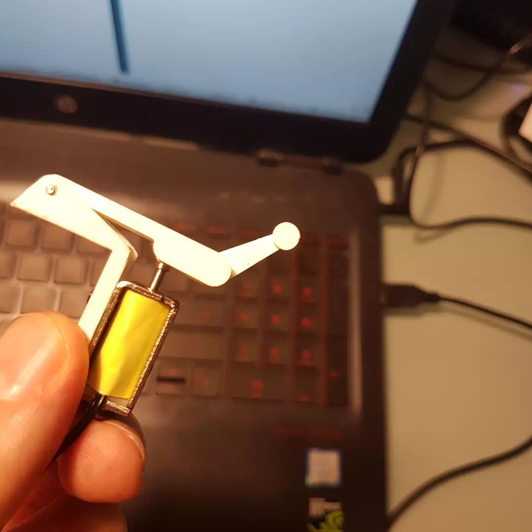 The prototype of the small actuator! i hope I get to test it with an actual string soon 🤩
