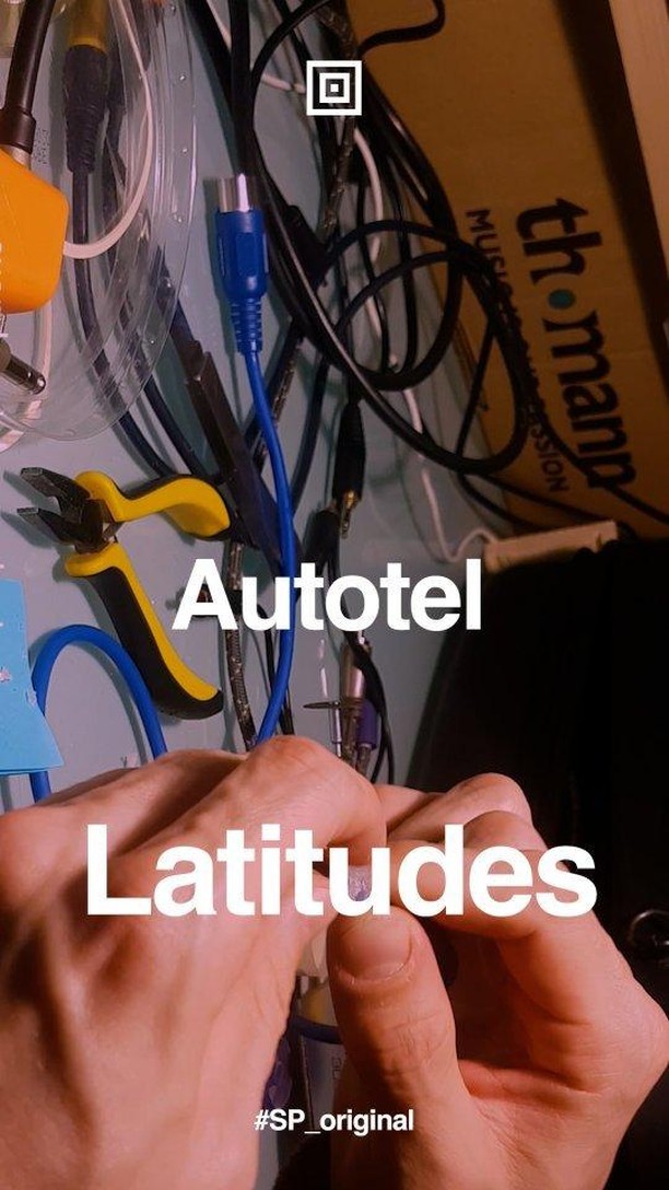 Presentamos el cuarto capítulo de “Latitudes", serie documental que sigue las vidas de cinco artistas chilen@s, desde diferentes ciudades del mundo, a través de un relato íntimo. Un homenaje al espíritu humano y su capacidad de adaptación, una ventana hacia la realidad de un artista.

Autotel – Helsinki, Finlandia

Joaquín Aldunate aka Autotel es un proyecto artístico auténtico en la práctica: hacer las cosas por el disfrute intrínseco de hacerlas. La pandemia y la crisis post-pandemia lo obligaron a tomar un vuelco introspectivo y teórico, investigando formas creativas de componer música fuera de las doce notas de nuestro sistema occidental de música. También explorando plataformas en línea para diversificar su proyecto y llegar a nueva audiencia.

A través de @canal_13c [Link in bio]

@autotel
@canal_13c
Agradecimientos: Nicolina Stylianou, Kaisu Koivisto, Anna Nykyry y Marko Tandefelt.
.
.
.
https://www.southplug.cl/en/south-plug-presents-latitudes/
.
#southplug #musicachilena #musicaelectronica #electronicmusic #autotel #helsinki #southpluglatitudes #latitudes #13c #webserie #documental #sporiginal
